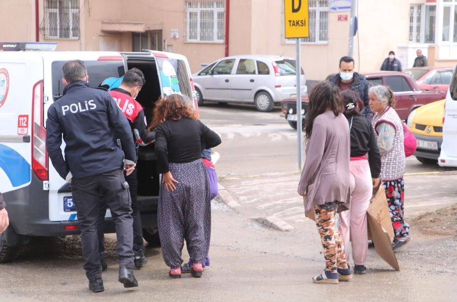 Beş kadından oluşan tırnakçı çete, polis ekipleri tarafından yakalandı