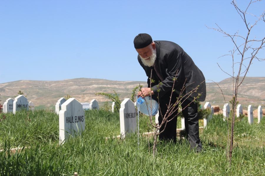 Alışık olduğumuz görüntü yaşanmadı, mezarlıklar boş kaldı
