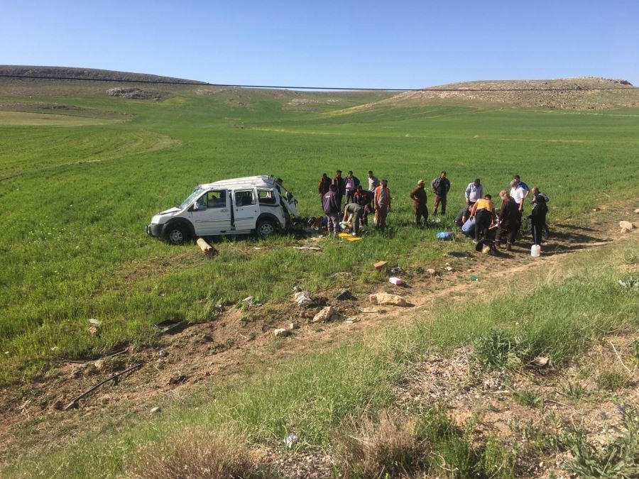 Sivas’ta kamyonet şarampole uçtu: 2’si ağır 5 yaralı