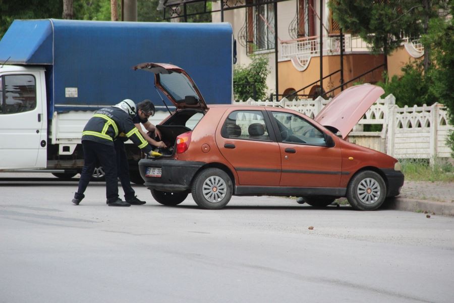 Otomobilde yaşanan gaz kaçağa paniğe neden oldu