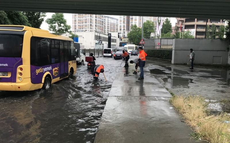 İstanbul Büyükşehir ekipleri 18 noktaya müdahale etti