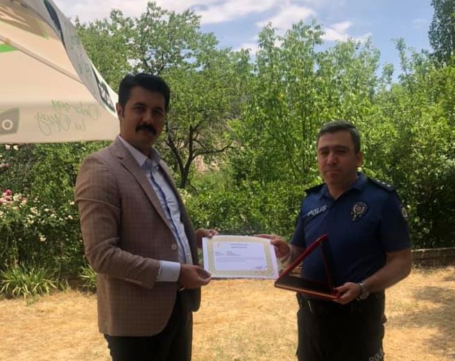 Plaketle onurlandırdılar