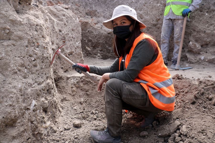 Kazıda çıkan seramik parçaları heyecan uyandırdı