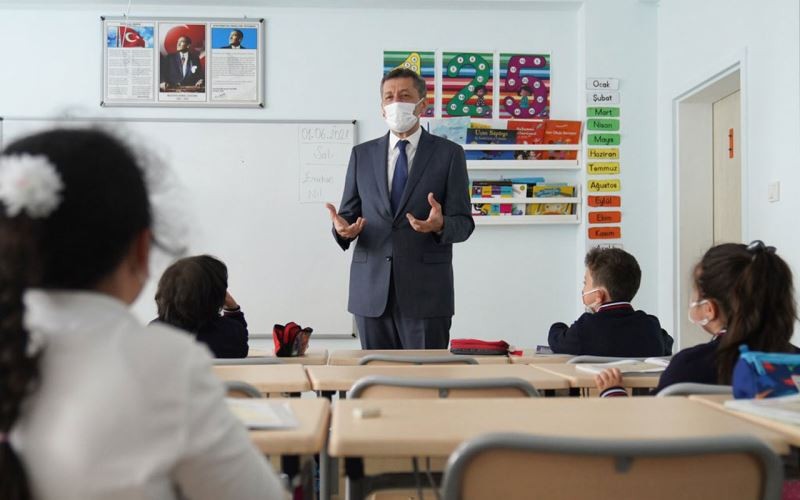Ortaokul ve liseler için yüz yüze eğitim başladı