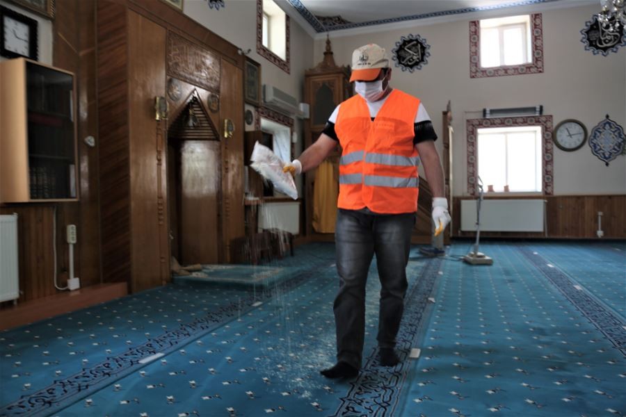 CAMİLER DEZENFEKTE EDİLİYOR…