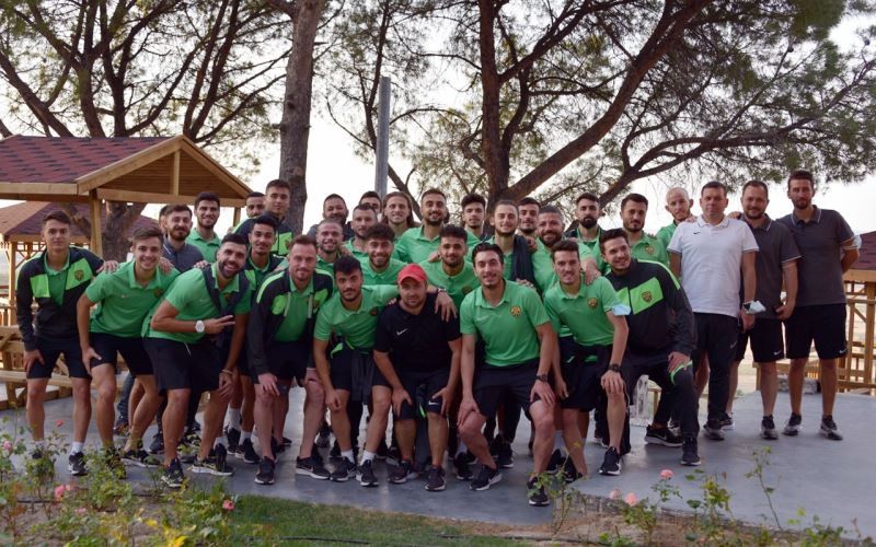 İzmir Aliağaspor yemekte moral depoladı