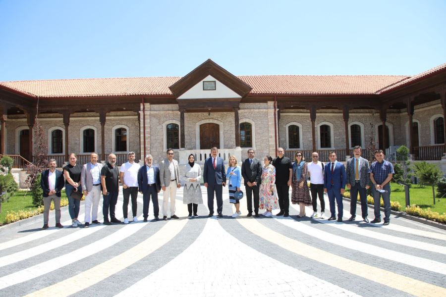  SABAH YAZARLARI SİVAS’A HAYRAN KALDI