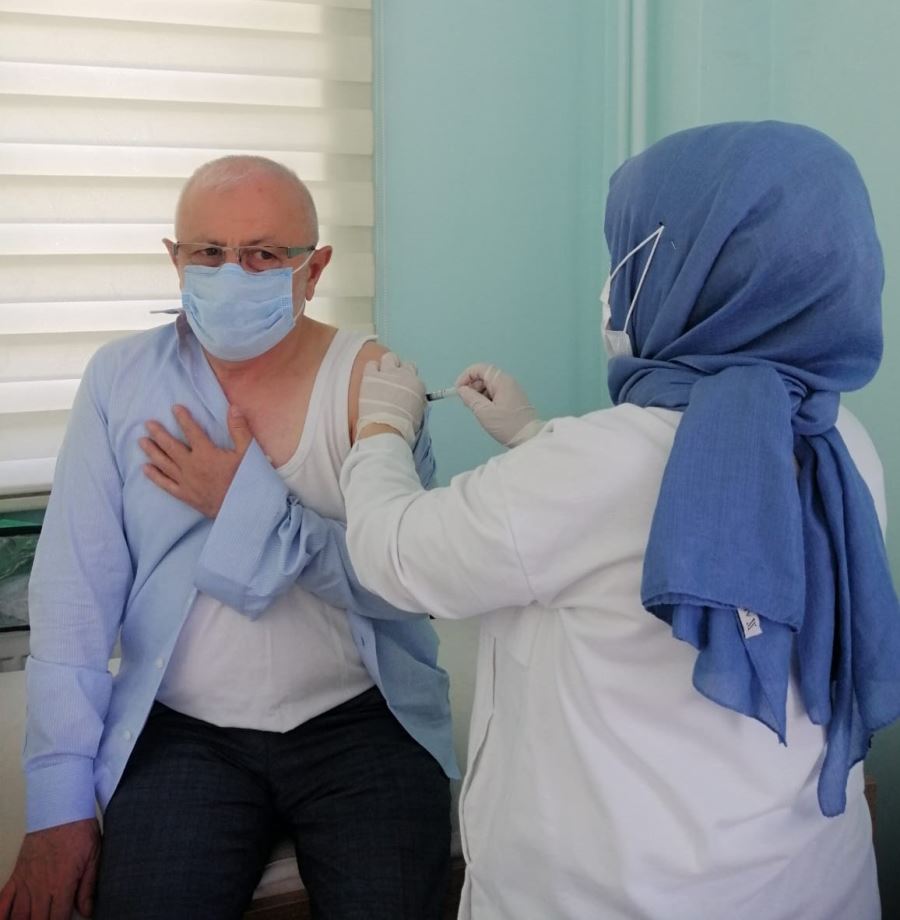 İl Müftüsü AKKUŞ ikinci aşısını yaptırdı.