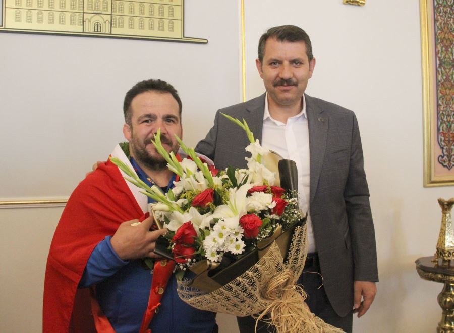  Dünya Şampiyonu Gözel’e Sivas’ta coşkulu karşılama