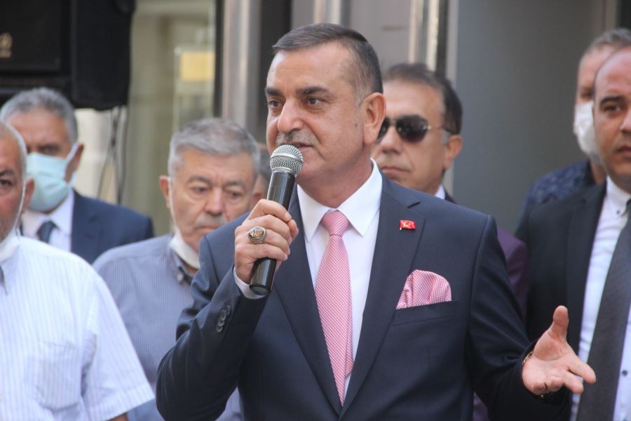 Başkan kurban kestirerek göreve başladı