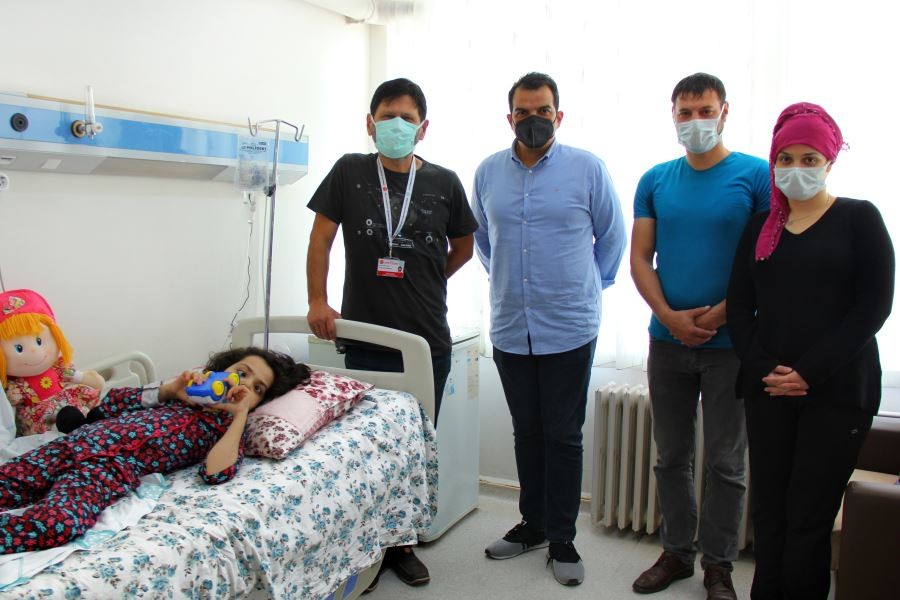 Skolyoz hastası Elanur şifayı Sivas’ta buldu