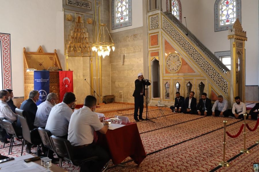 Ezanı en güzel şekilde okumak için yarıştılar