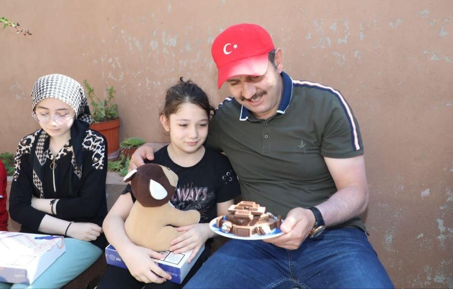 Vali Ayhan afet bölgesinde yaraları sarıyor