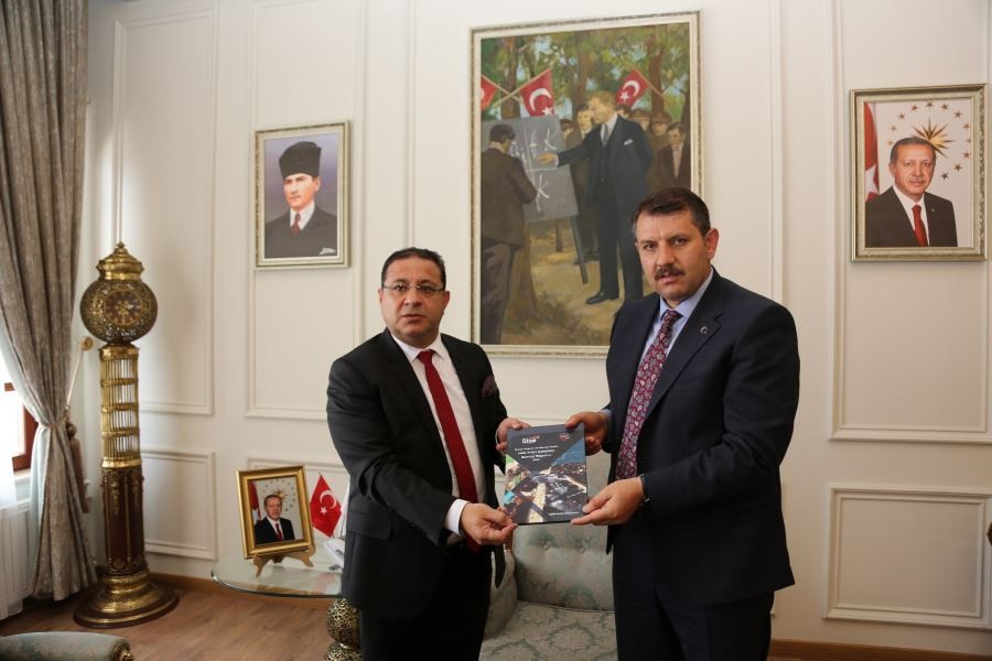 Kitapçık Tek Tek Dağıtılıyor