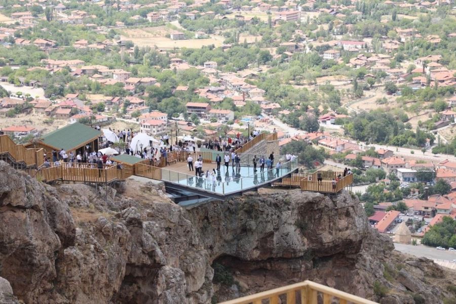  Nefes kesen teras hizmete açıldı
