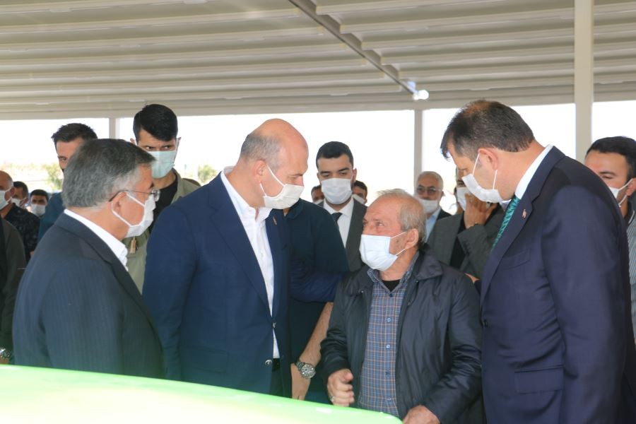 Bakan Soylu şehit annesinin cenazesine katıldı