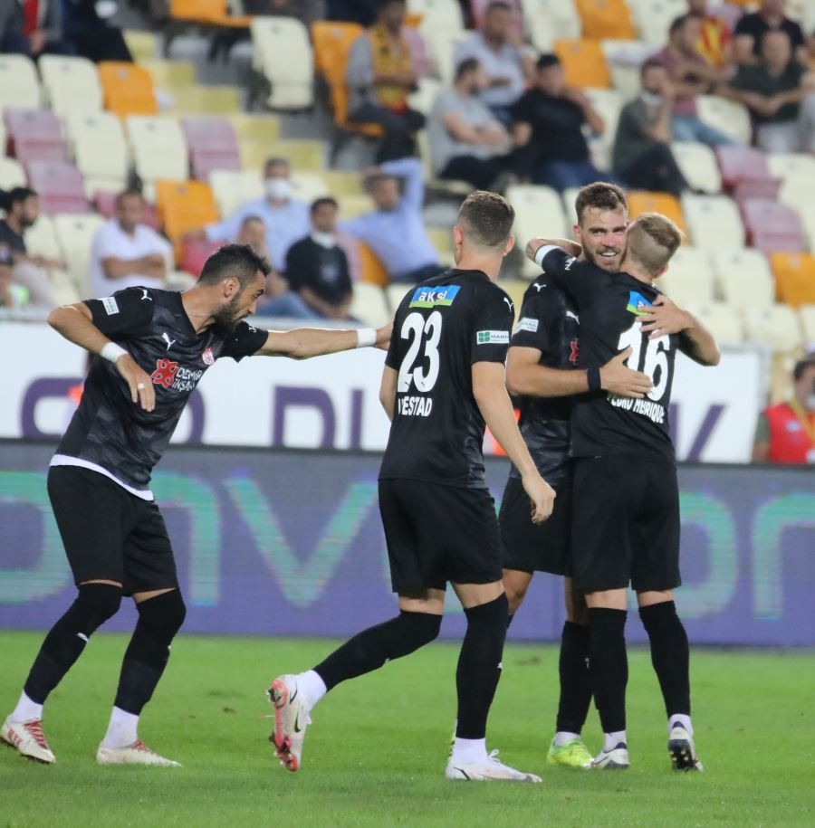 Sivasspor ligdeki ilk galibiyetini aldı