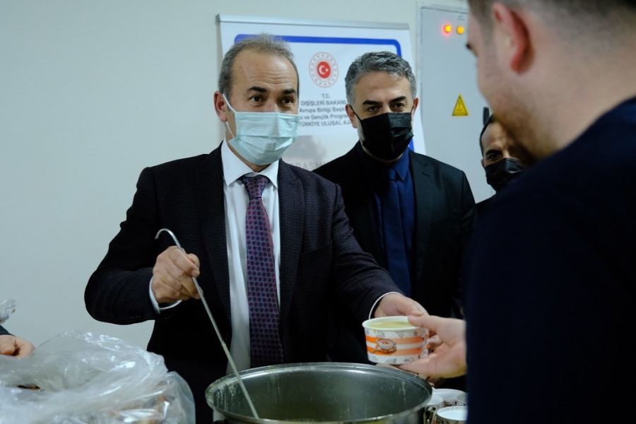 Rektör Yıldız’dan çorba ikramı