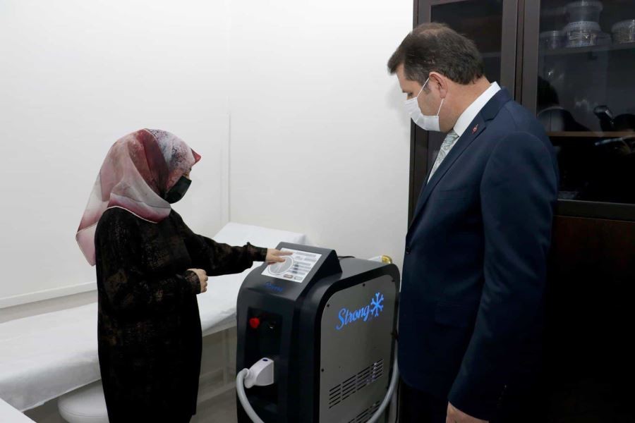  Lise bünyesinde güzellik ve saç bakım atölyesi açıldı