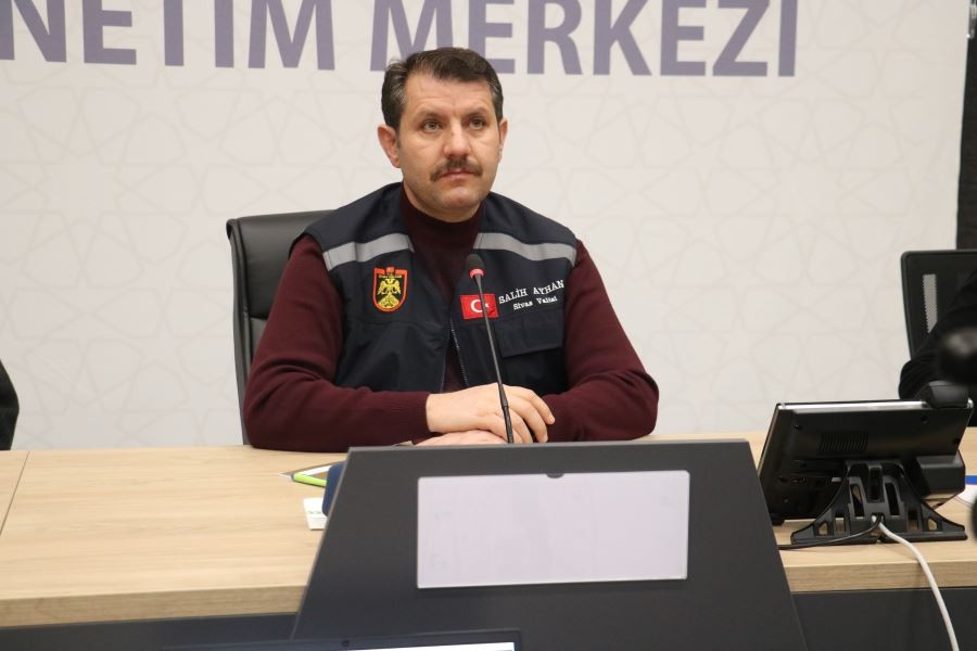  Sivas’ta yoğun kar yağışı nedeniyle tüm birimler gece yarısı acil toplandı