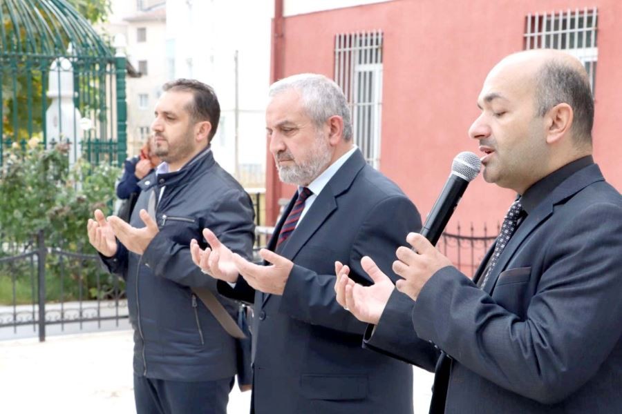 Dualarla uğurlandılar