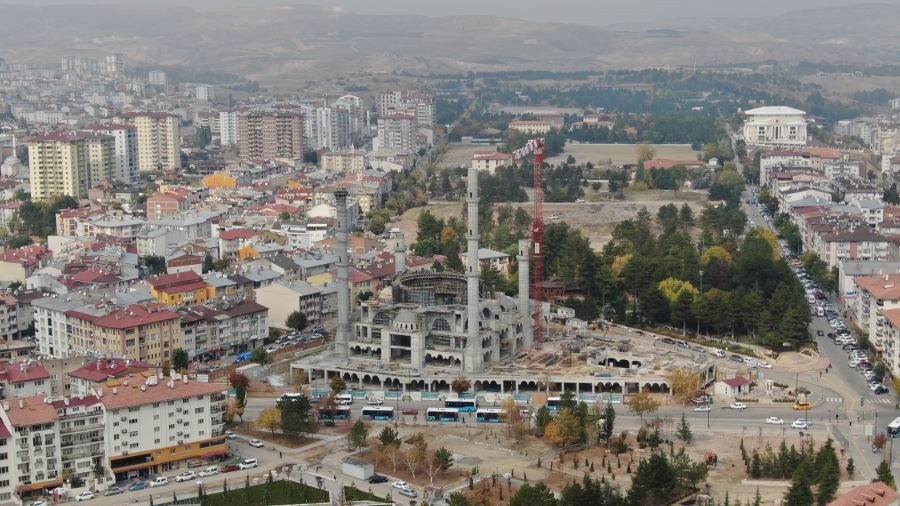 Yüksek sanat, yerden 70 metre yükseklikte kelle koltukta çalışıyorlar