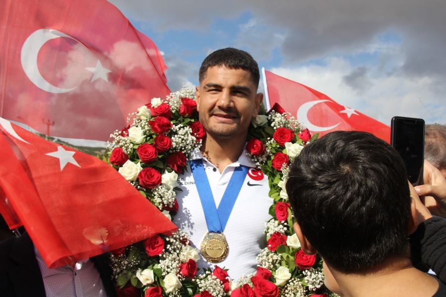 Taha Akgül’e memleketi Sivas’ta coşkulu karşılama