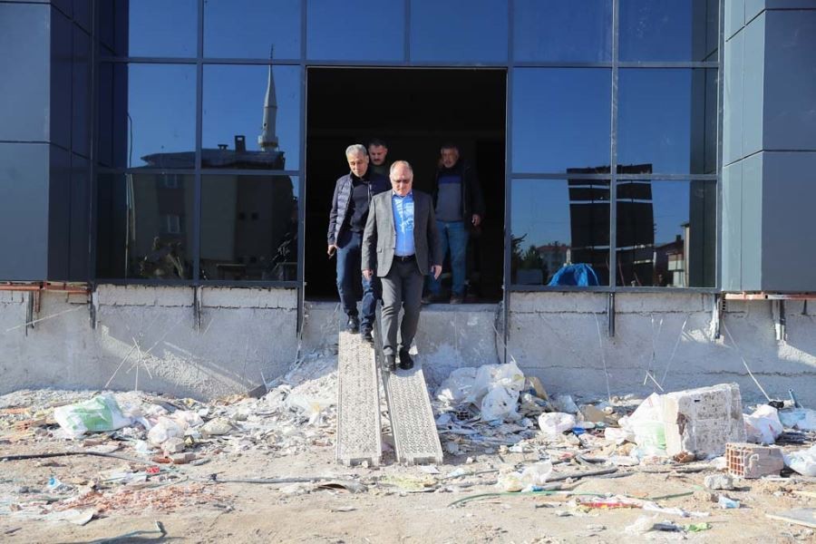 Az Laf, Çok İş