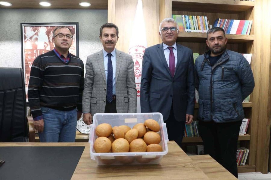 Sivas’ta meslek lisesi öğrencileri ekmek üretimine başladı