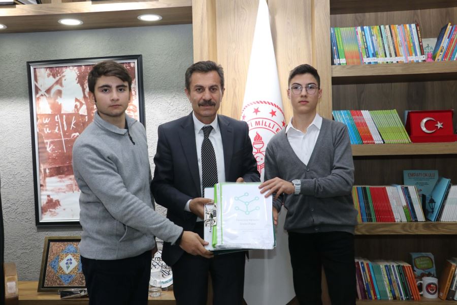 Sivaslı öğrenciler, Türkiye’nin ilk yerli ve milli blokzincirini oluşturdu.