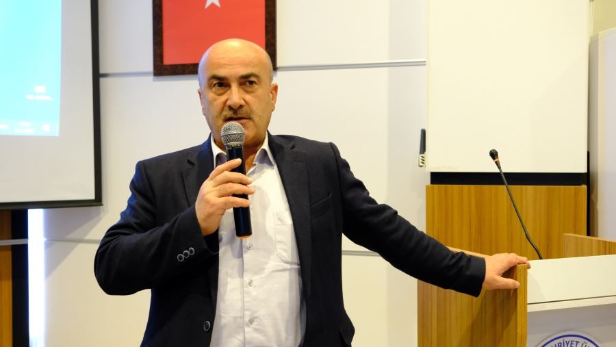 “Metaverse Çağında İnsan Kalmak” konulu konferans düzenlendi