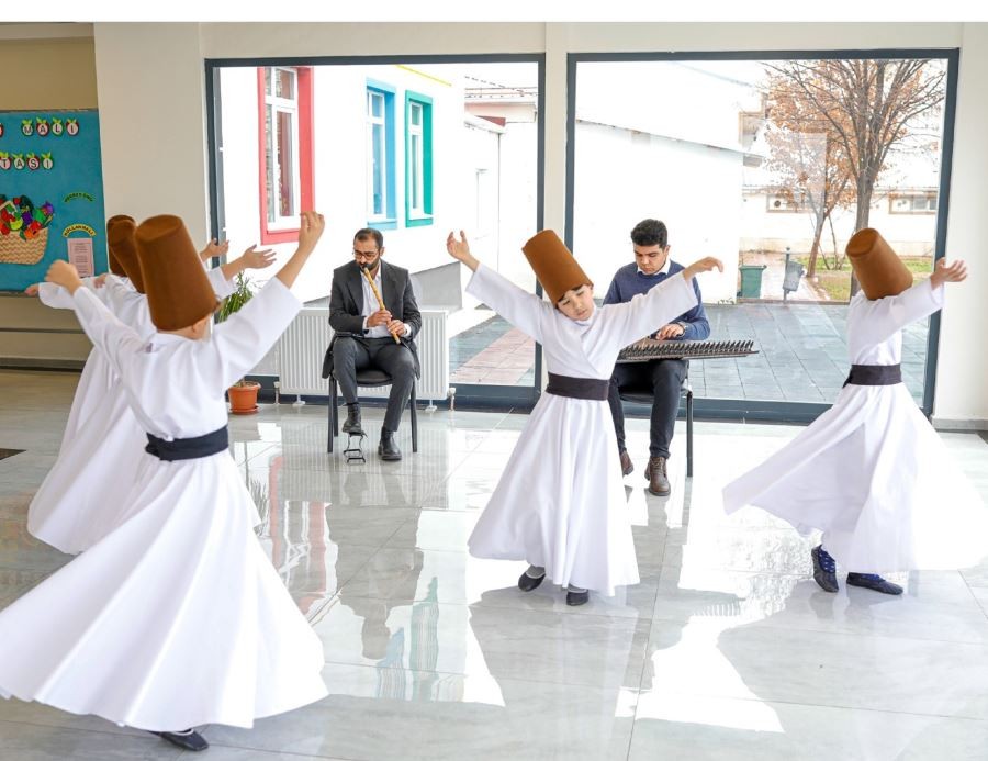 3. sınıf öğrencilerinden Sema gösterisi