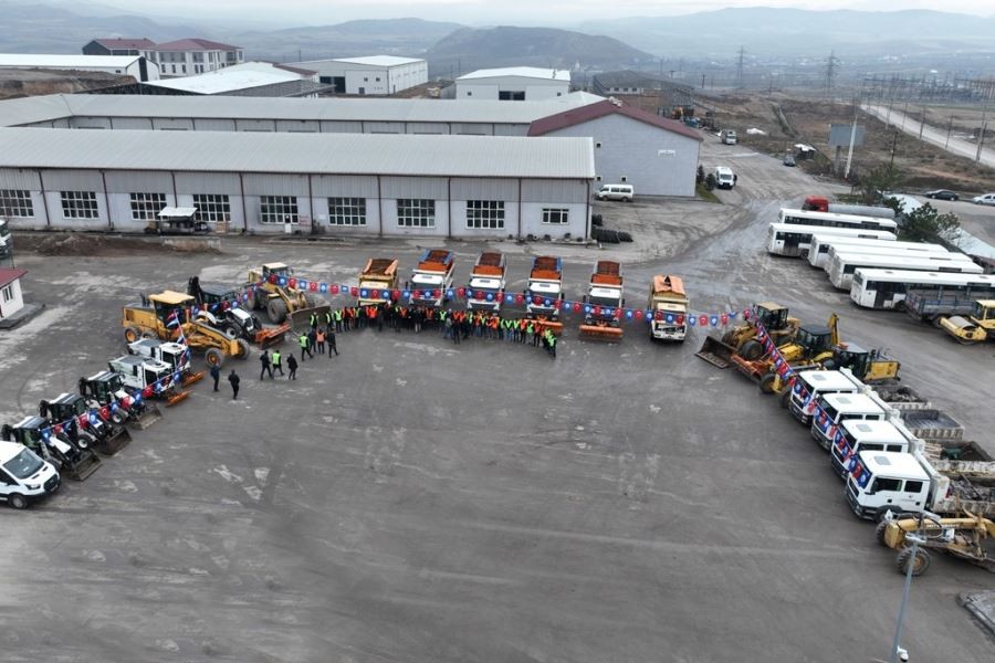 Sivas Belediyesi 300 personel 74 araçla kışa hazır