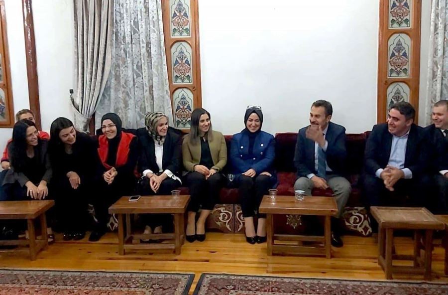 Öğretmenlerle   sohbet etti