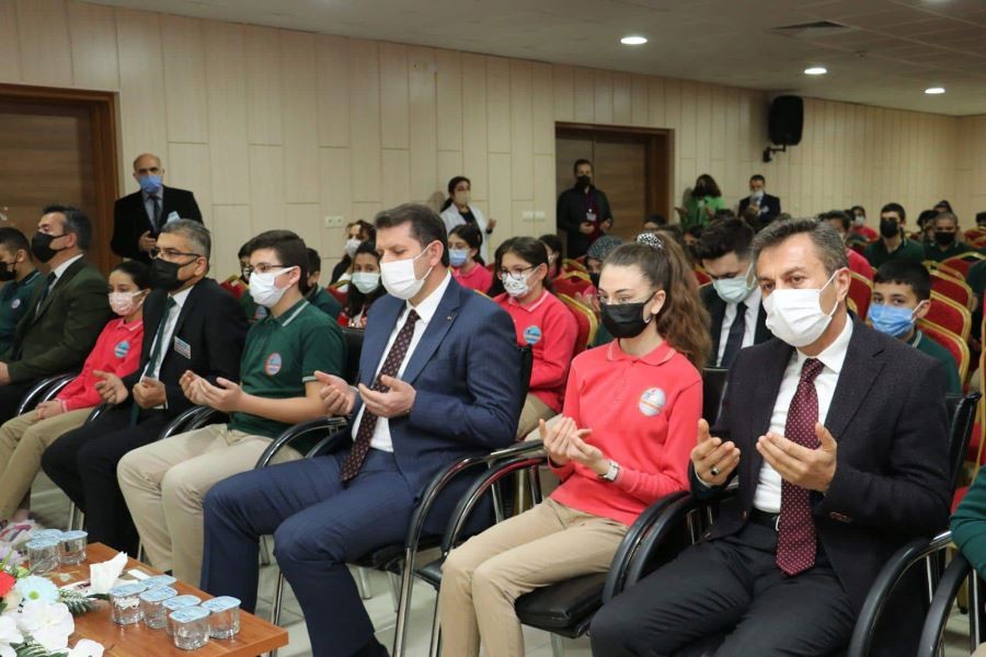 Dualarla anıldı 