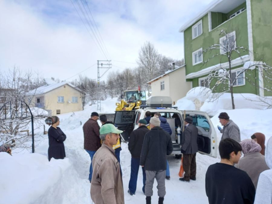 Bir metre karda hayat kurtarma mücadelesi