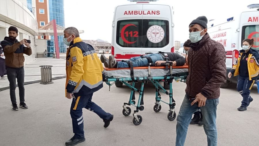  Güneş enerjisi paneli onaran 3 işçi çatıdan düştü