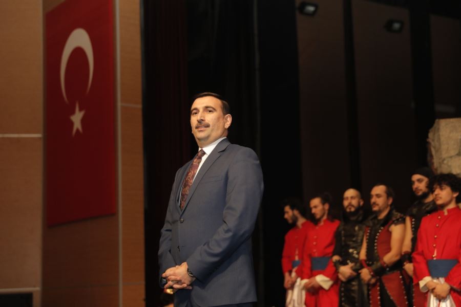 SİVASLILAR’DAN ‘LÂL’ TİYATRO OYUNUNA TAM NOT…
