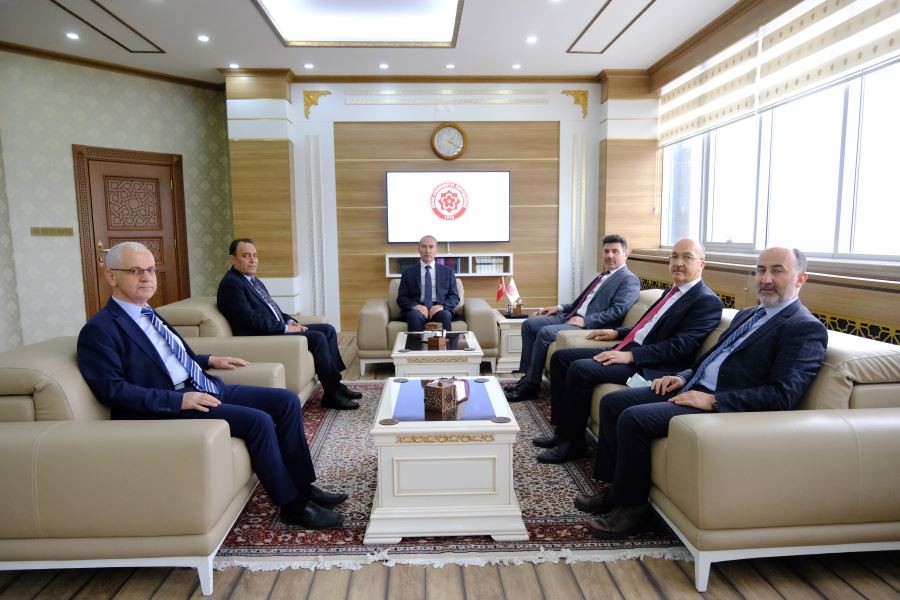 SCÜ tecrübelerini aktarıyor