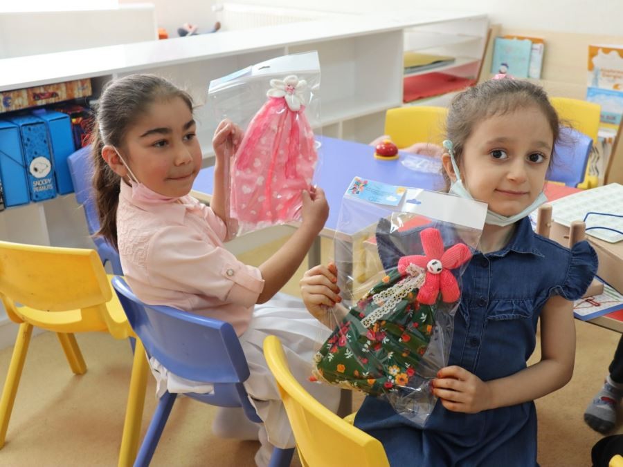 Atık malzemeler 23 Nisan hediyesine dönüştü