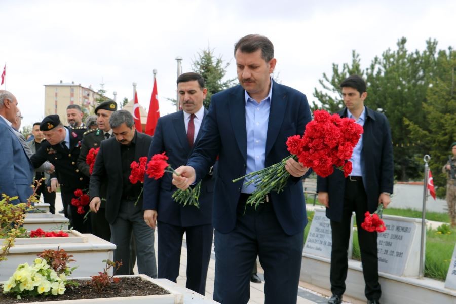  Bayram arifesinde şehitler unutulmadı