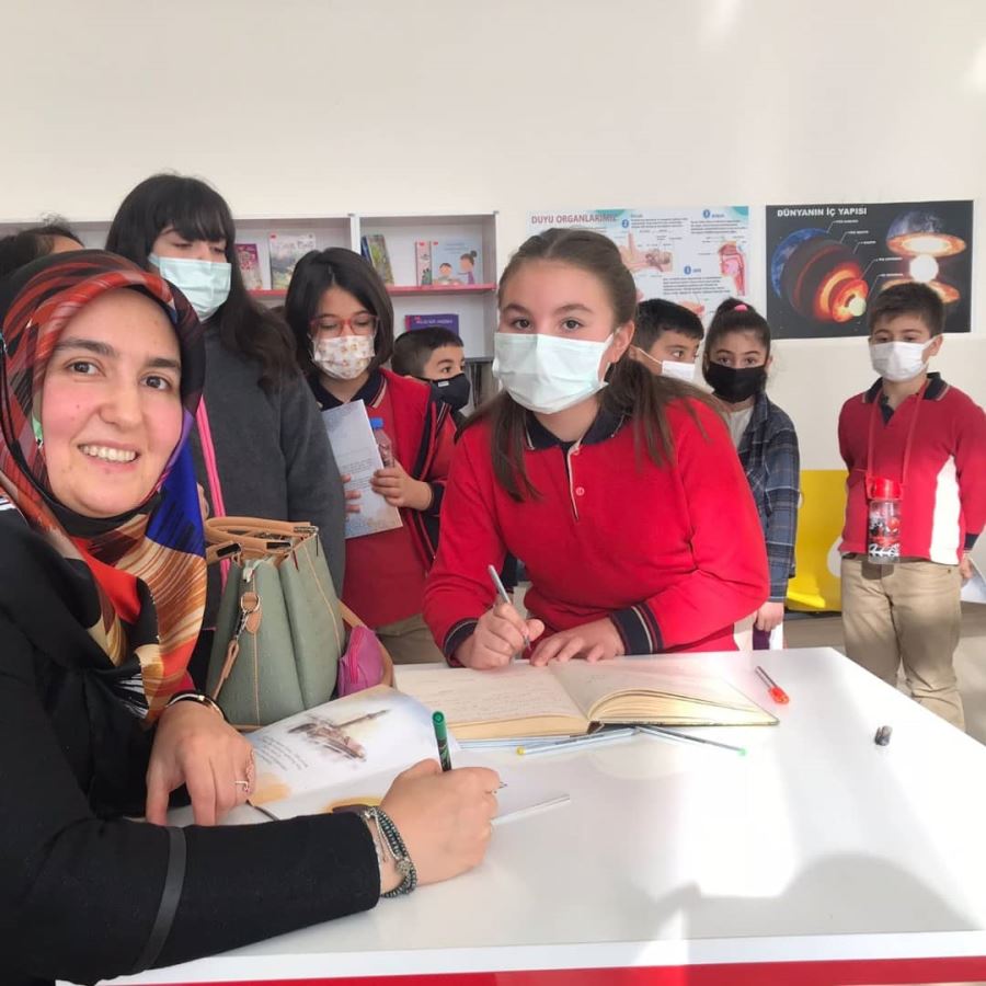 Kütüphane söyleşileri başladı