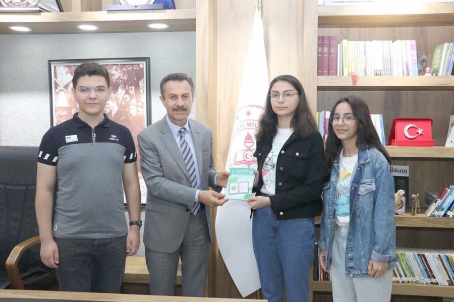 Ortaokul öğrencileri korona günlerini kitaplaştırdı