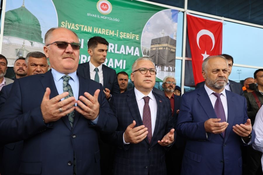 Dualarla uğurlandılar