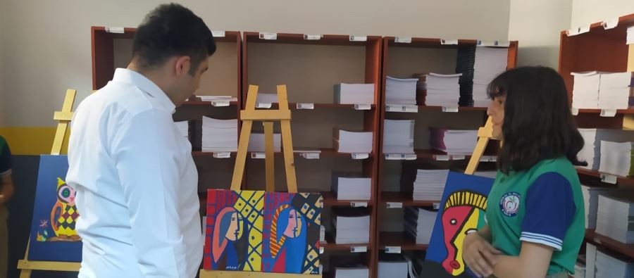 Atık ürünlerden sanata dönüştü