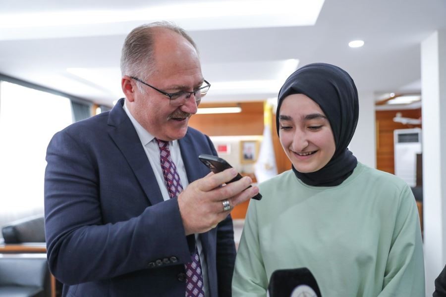 Milli Eğitim Bakanı Özer’den LGS Türkiye birincilerine tebrik