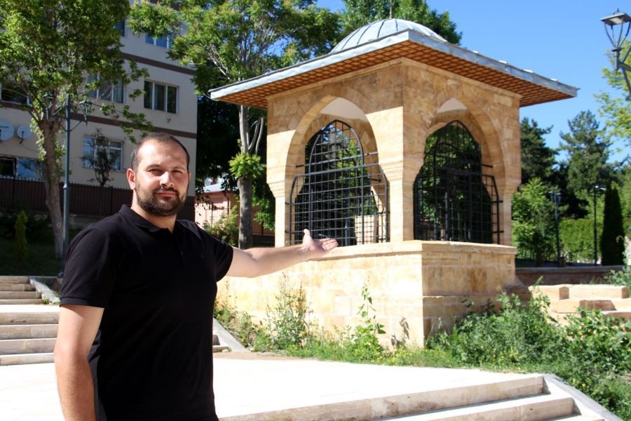  Adına devlet kuruldu, günümüzde kabri binalar arasında kayboluyor