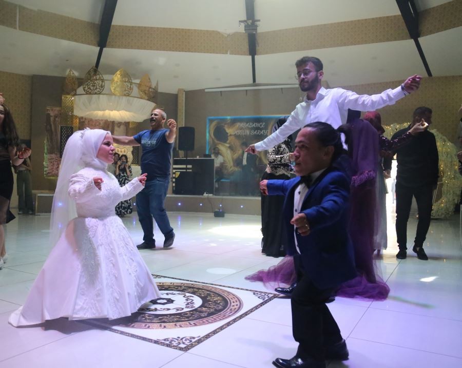 Dünya Evine Girdiler
