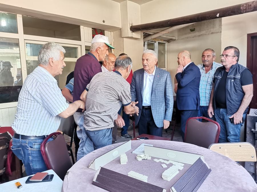 Karşılarında gördükleri eski başbakandan, itfaiye aracı ve doğalgaz istediler
