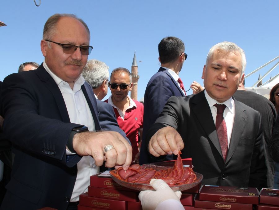 Tescillenen Sivas pastırması kapış kapış gitti